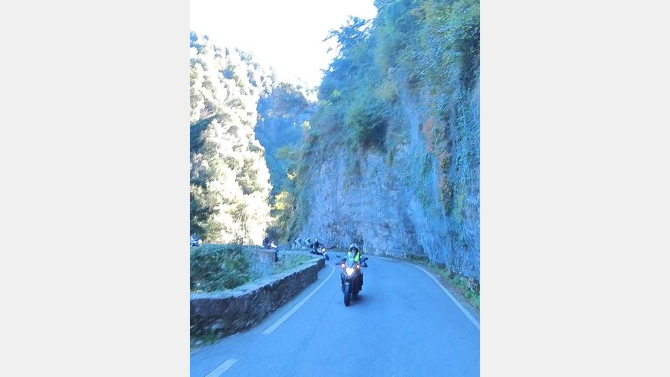 Die Fahrschule Start2drive organisiert neben der Führerscheinausbildung auch geführte Motorradtouren. Bild: exb