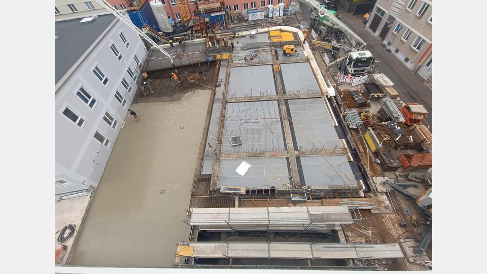 Das Neubauprojekt „herzog1“ befindet sich direkt am Rand der Weidener Altstadt. Bild: exb