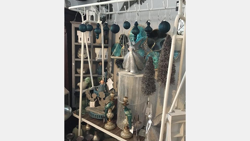 Im Kemnather Altstadtladl findet sich für jeden besonderen Anlass das passende Stück. Bild: exb