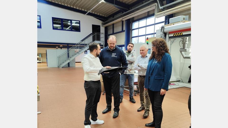 Das Familienunternehmen Schleicher Anlagenbau hat sich seit vielen Jahren auf die Planung, Konstruktion und Fertigung von Sondermaschinen und automatisierten Anlagen für die Automobilindustrie spezialisiert. Bild: exb