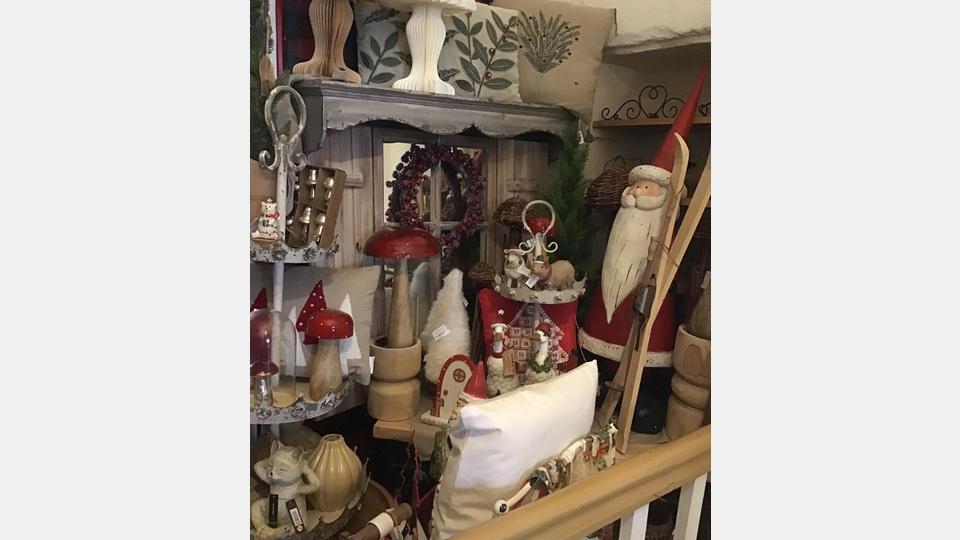 Im Kemnather Altstadtladl findet sich für jeden besonderen Anlass das passende Stück. Bild: exb