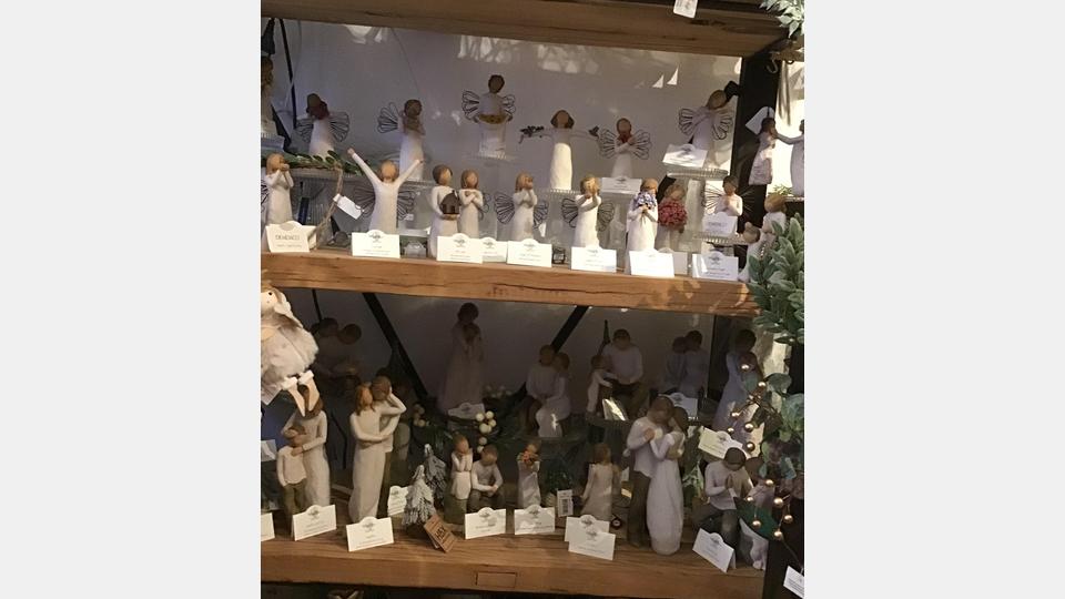 Im Kemnather Altstadtladl findet sich für jeden besonderen Anlass das passende Stück. Bild: exb