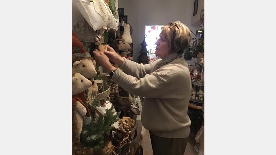 Im Kemnather Altstadtladl findet sich für jeden besonderen Anlass das passende Stück. Bild: exb