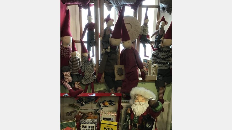 Im Kemnather Altstadtladl findet sich für jeden besonderen Anlass das passende Stück. Bild: exb