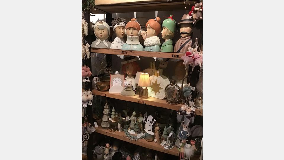 Im Kemnather Altstadtladl findet sich für jeden besonderen Anlass das passende Stück. Bild: exb