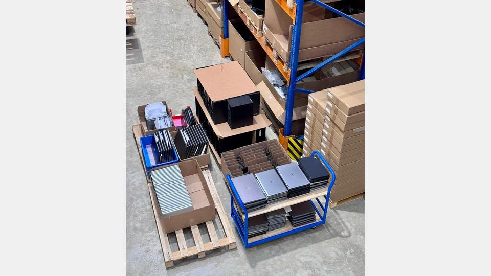 Wer in Amberg und Umgebung zuverlässige und preiswerte IT sucht – ob für Schule, Studium, Homeoffice oder Büro – findet bei Laptop-Markt, betrieben von der Brese GmbH, eine überzeugende Alternative zur Neuware. Bild: exb