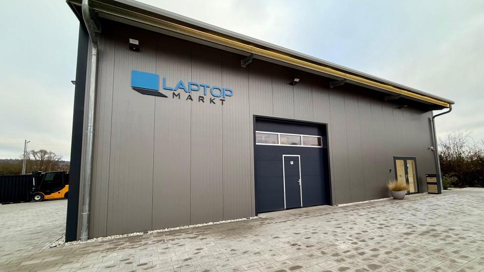 Der neu errichtete Standort von Laptop-Markt in Amberg: generalüberholte IT-Geräte als Alternative zur Neuware. Bild: exb