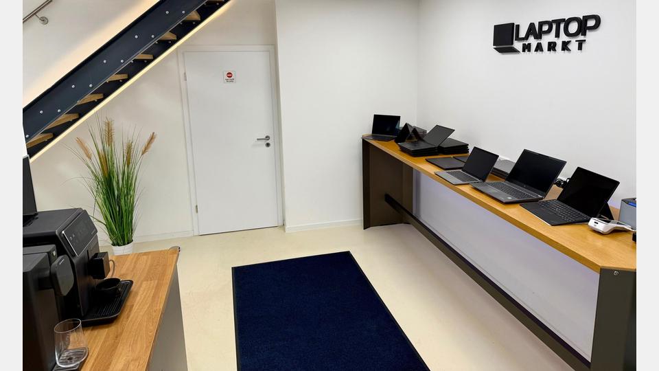 Wer in Amberg und Umgebung zuverlässige und preiswerte IT sucht – ob für Schule, Studium, Homeoffice oder Büro – findet bei Laptop-Markt, betrieben von der Brese GmbH, eine überzeugende Alternative zur Neuware. Bild: exb