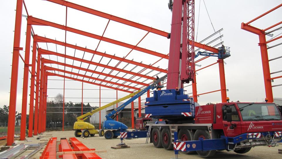 Die Lochner Stahlbaumontagen GmbH realisiert anspruchsvolle Projekte – von klassischen Hallenkonstruktionen bis hin zu komplexen Stahltragwerken. Bild: Lochner Stahlbaumontagen GmbH