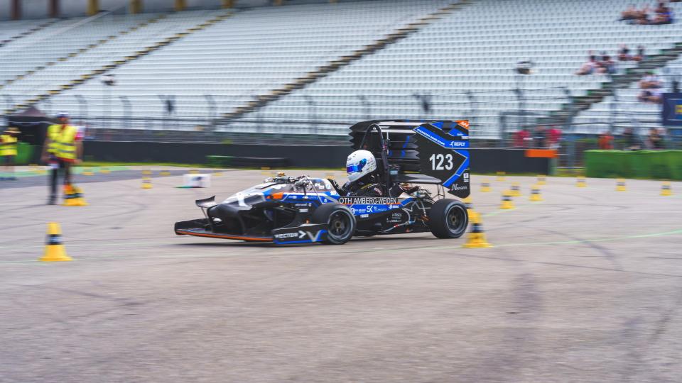 Ebenso kann der Rennwagen des Running-Snail-Teams ins Visier genommen werden. Bild: OTH Amberg-Weiden