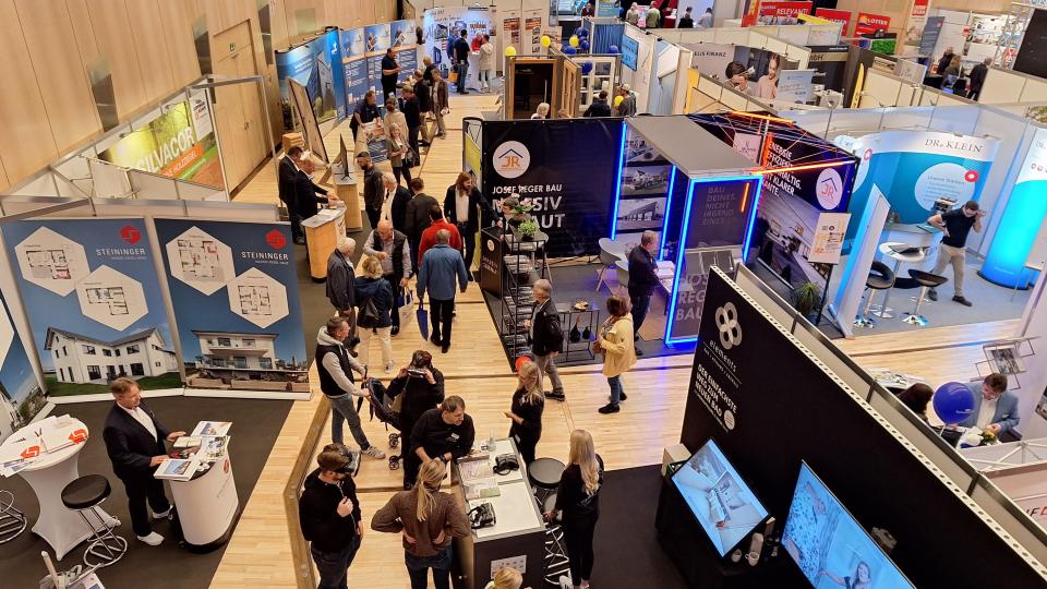 Am 10. und 11. Oktober 2026 findet in der Weidener Max-Reger-Halle die Bau- und Immobilienmesse mein Zuhause! Nordoberpfalz statt. Bild: exb/tt