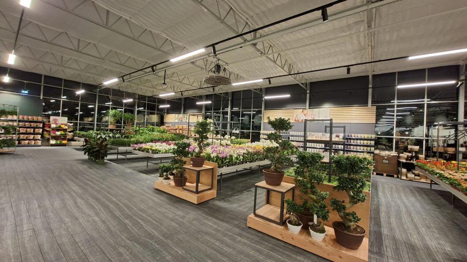 Auf rund 4800 Quadratmetern Verkaufsfläche werden den Kunden im neuen Gartenmarkt der Gärtnerei Steinhilber eine große Auswahl an Pflanzen und Gartenzubehör angeboten. Bild: prh