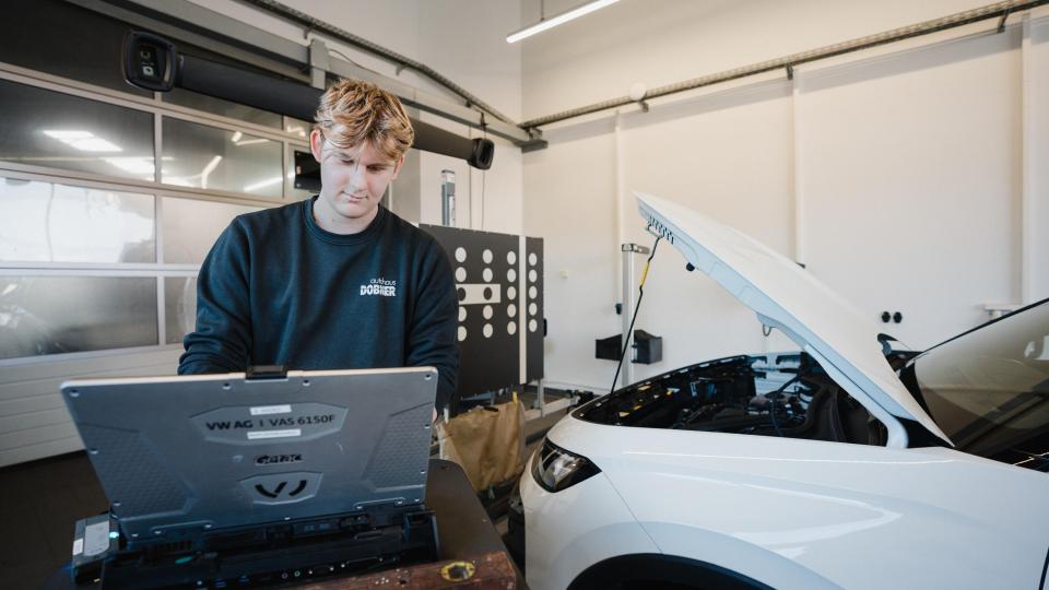 Im Autohaus Dobner ist Ihr Fahrzeug in guten Händen. Bild: Kompane/Sebastian Scherm