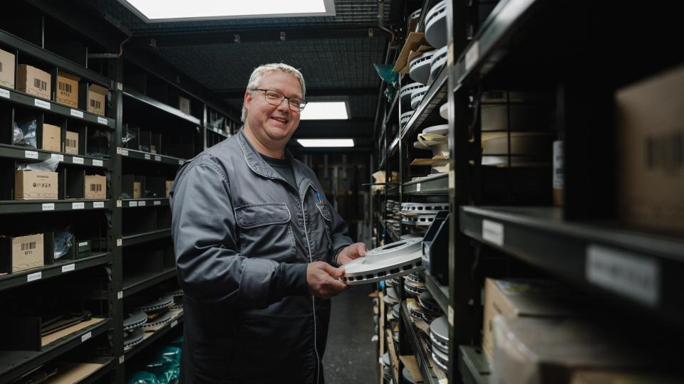 Das Ersatzteillager ist gut bestückt. Bild: Kompane/Sebastian Scherm