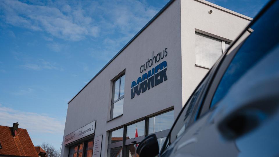 Das Autohaus Dobner in Vohenstrauß. Bild: Kompane / Sebastian Scherm