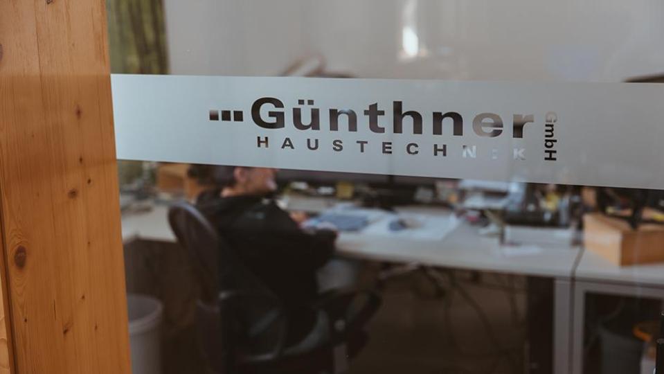 Fachkräfte, Auszubildende und langjährige Mitarbeiter bilden das elementare Fundament des Unternehmens. Bild: Sara Neidhardt