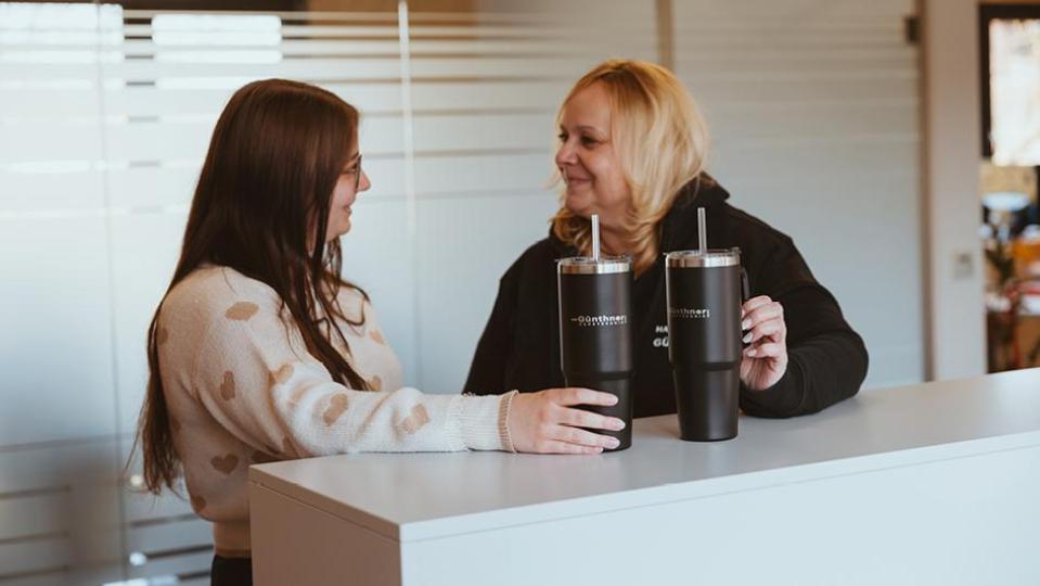 Der firmeneigene Merch kommt auch bei den Angestellten gut an. Bild: Sara Neidhardt