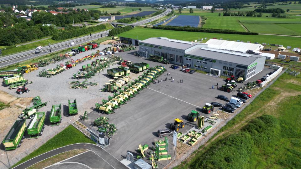 Interessante Neuheiten auf dem Markt präsentiert die Firma Igl Agrartechnik im Nabburger Industriegebiet. Bild: exb