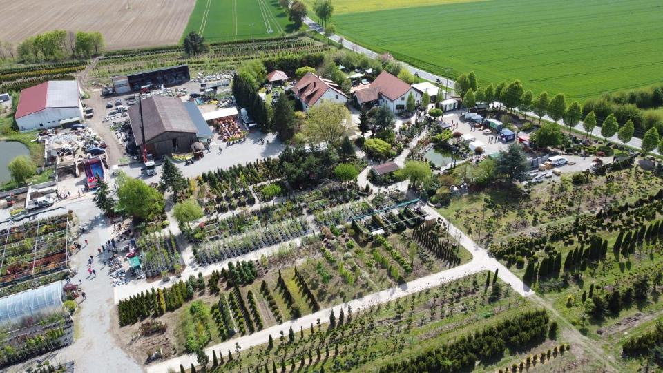 140 000 Quadratmeter umfasst das Gelände von Garten- und Landschaftsbau Kahl in Götzendorf bei Schmidgaden. Bild: Landschaftsbau Kahl