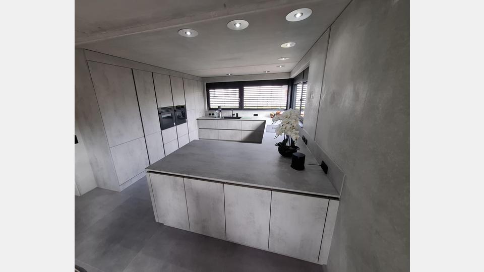 Trend-Look Beton-Optik. Wie wäre es mit einer solchen Küche zu Hausmesse-Konditionen? Bild: exb