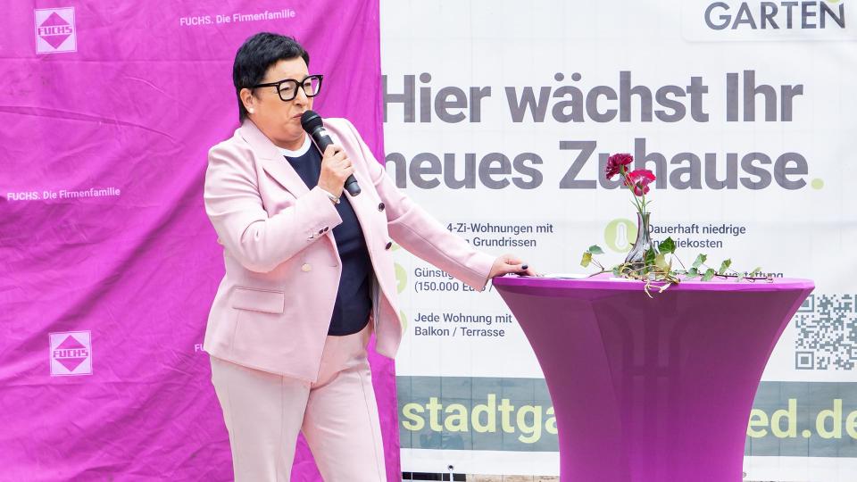 Birgit Fruth, 2. Bürgermeisterin Stadt Amberg: "FUCHS hat den Nerv der Zeit mit nachhaltigem und qualitativem, bezahlbarem Wohnraum getroffen." Bild: FUCHS &amp; Söhne Service GmbH