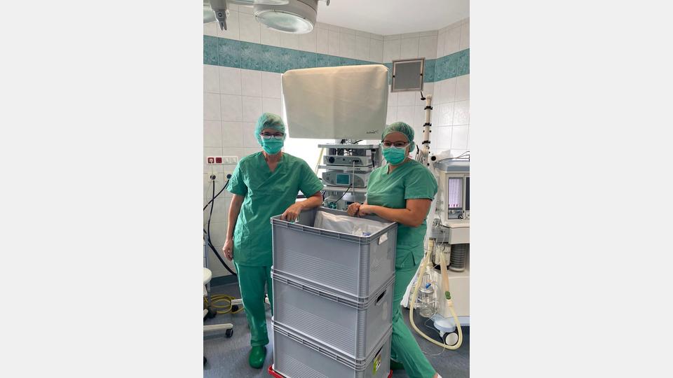 Medizinische Fachangestellte meistern im Arbeitsalltag ein breites Aufgabenspektrum. Von organisatorischen Tätigkeiten über die Röntgendiagnostik bis hin zur Unterstützung bei Operationen. Bild: ONZ