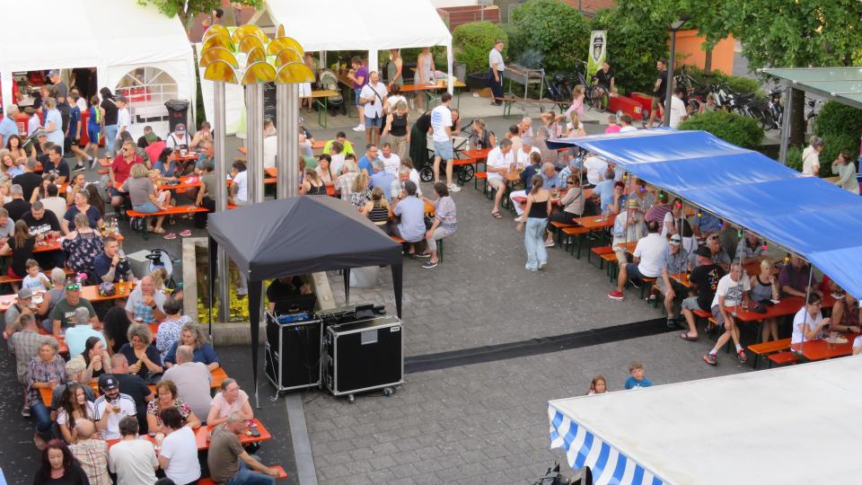 Rund ums Rathaus wird in Altenstadt/WN am Samstag, 27. Juni, ab 16 Uhr gefeiert. Bild: Johann Adam