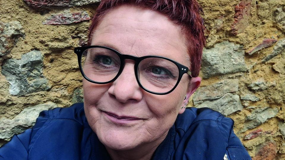 Sabine Scholz, Kita-Geschäftsführerin in Sulzbach-Rosenberg: "Ich habe einen neuen Wirkungskreis gesucht und bin über die Website <a href="https://www.anders-als-geglaubt.de/" rel="nofollow noopener noreferrer" target="_blank">www.anders-als-geglaubt.de</a> auf meine jetzige Stelle bei der evangelischen Kirche gestoßen. Mir gefällt vor allem die Vielfalt an Aufgaben und der tägliche Kontakt zu Menschen. Ich kann hier meine Berufserfahrung vom pädagogischen bis hin zum geschäftsführenden Bereich einsetzen. Als Bindeglied zwischen den kirchlichen Trägern und den pädagogischen Mitarbeitenden habe ich die Möglichkeit, sie zu unterstützen und die Zukunft im sozialen Bereich ein wenig mitzugestalten." Bild: Privat