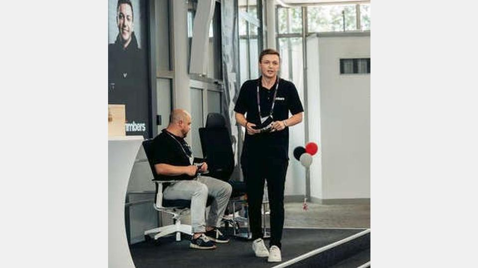 Geschäftsführer und Inhaber Tim Bergemann (rechts) war sehr zufrieden mit dem Verlauf der Veranstaltung. Bild: gmü