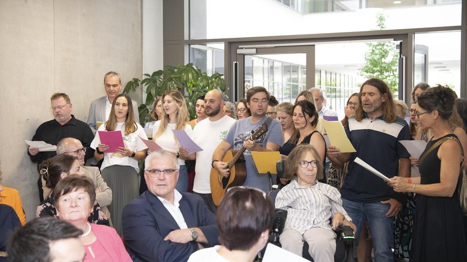 Musik durfte bei der Eröffnung der Klinik nicht fehlen. Bild: Katharina Tenberge-Holzer