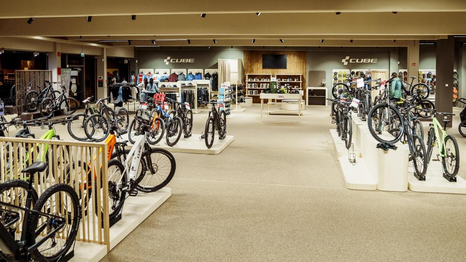 Persönliche Beratung vor Ort sowie hauseigener Werkstatt-Service in jeder Filiale (hier etwa Marktredwitz): Vom ersten Termin bis weit über den Kauf hinaus bieten die Teams vor Ort ihre Hilfe an. Bild: Multicycle