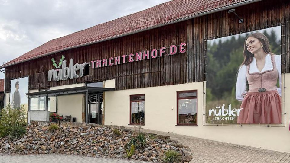 In liebevoll umgebauten Stallungen erwartet Kunden in Immenstetten eine große Auswahl, persönliche Beratung und ein Ambiente, das Tradition authentisch erlebbar macht. Bild: mia