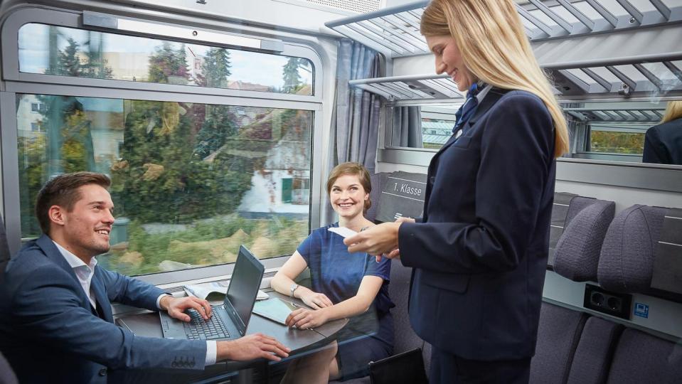 Steigen Sie ein! Wir freuen uns auf Sie. Bild: Die Länderbahn