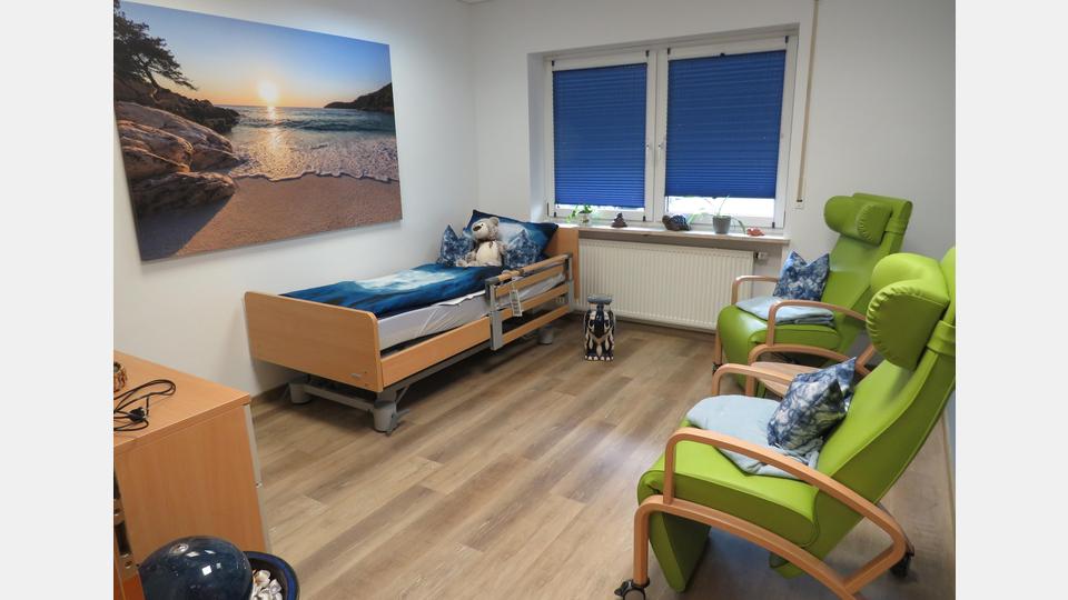 Die Zimmer sind gemütlich eingerichtet. Bild: Johann Adam