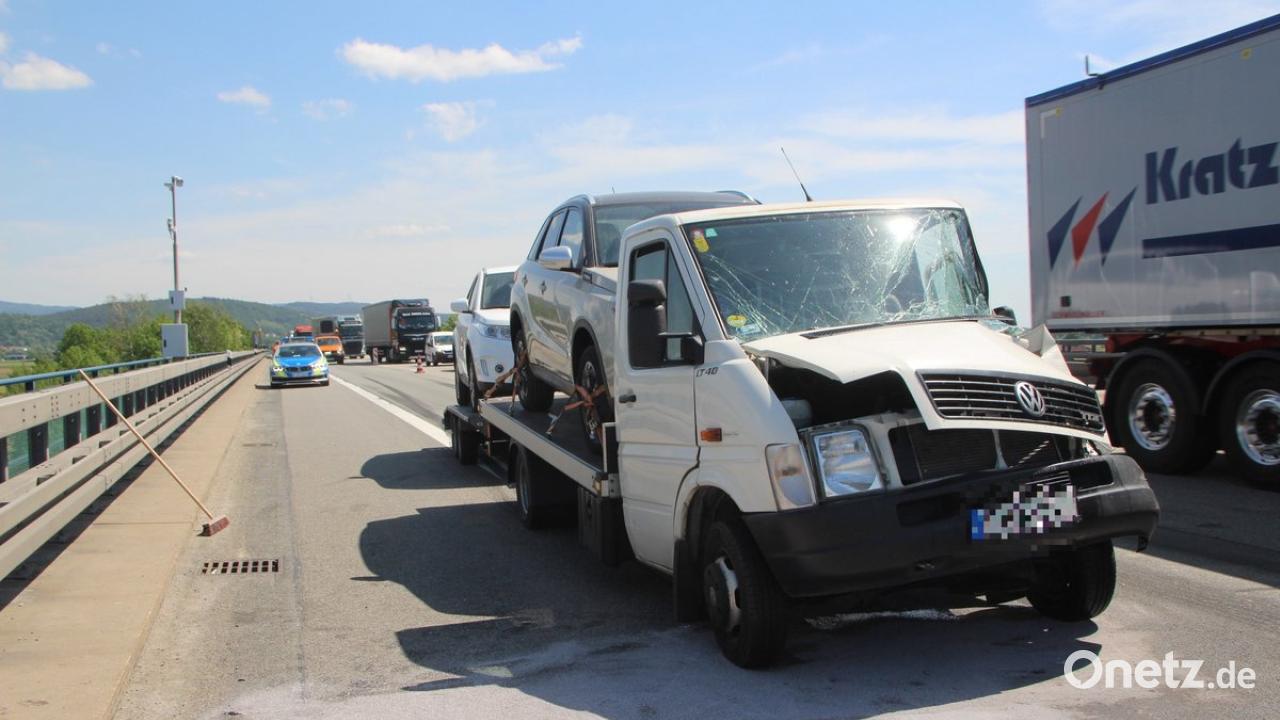 Stau auf A3 bei Wörth an der Donau Schwerer Unfall auf Donaubrücke