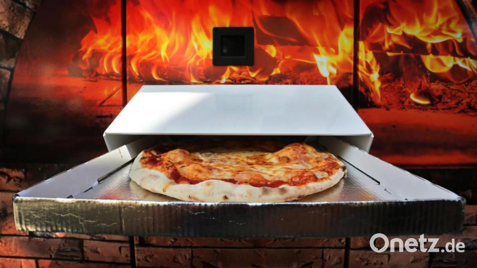 Altendorfer Pizza-Drive-In: Pizza direkt durch das Autofenster | Onetz