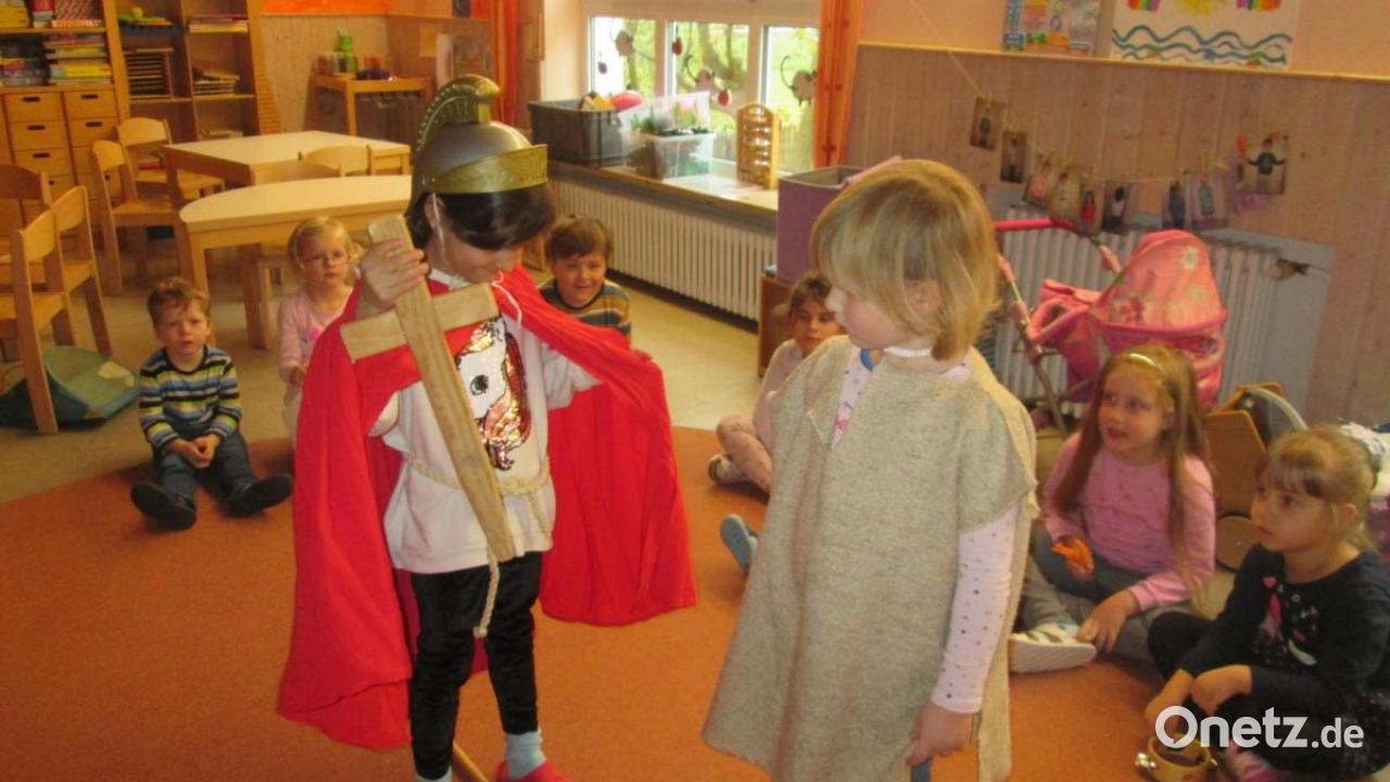  Kindergarten St. Hedwig Mitterteich feiert Martinstag der etwas anderen 
