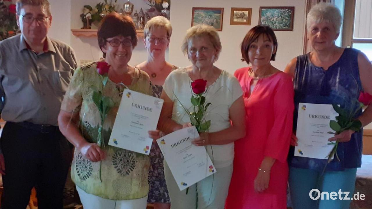 Frauenbund Miesbrunn ehrt treue Mitglieder