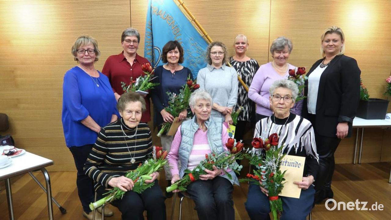 frauenbund-vilseck-verleiht-treuen-mitgliedern-nadeln-onetz