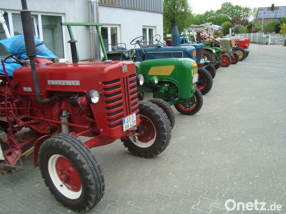Oldtimer-Treffen am Lagerhaus: 17 Schlepper tuckern durch Ursensollen