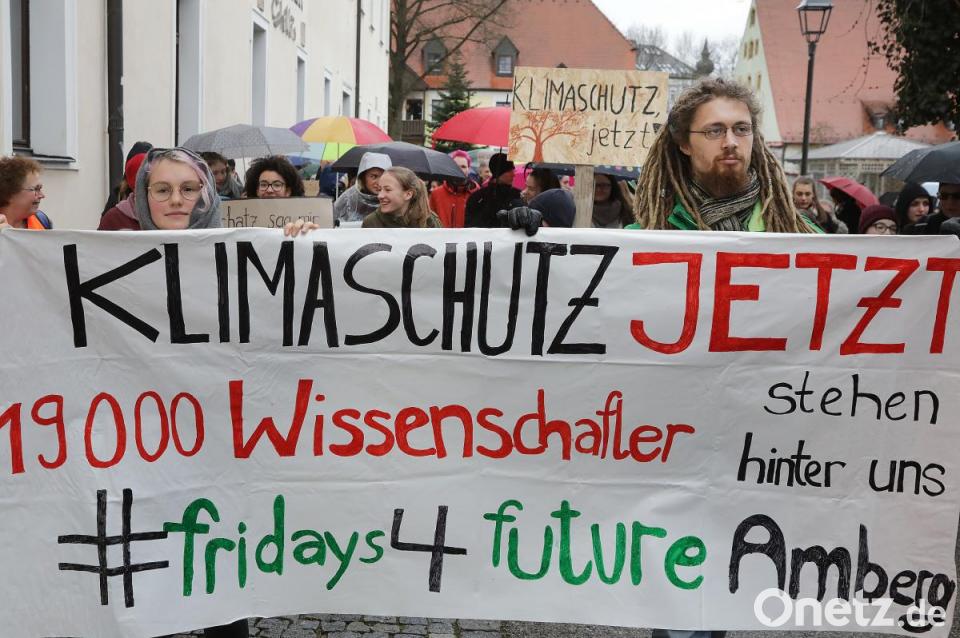 "Fridays for Future"Demo trotzt in Amberg dem Regen