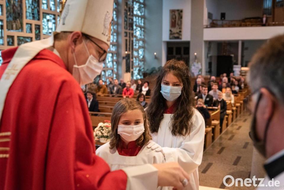 Weihbischof Josef Graf Begeistert Poppenrichter Firmlinge Onetz